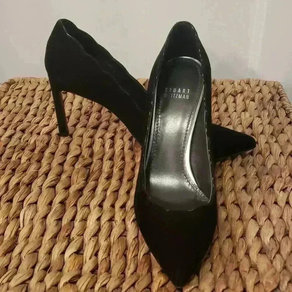 Stuart Weitzman Suede Scalloped Edge Heels - Picture 2 of 11